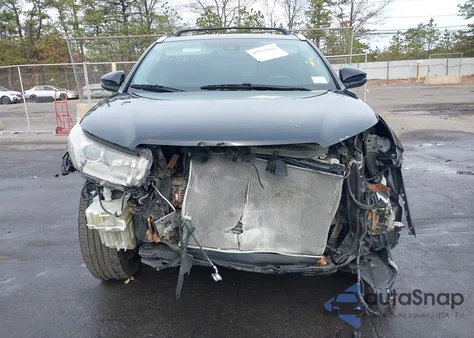 2018 Toyota Highlander Xle z USA, uszkodzony, nr VIN 5TDJZRFH3JS532157